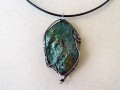 Šperk - surový smaragdový fuchsit