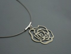 Rudý oválný přívěsek nerez řetízek