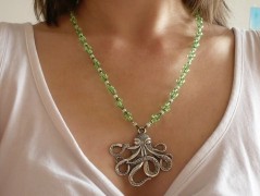 Rudý oválný přívěsek nerez řetízek