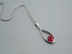 Rudý oválný přívěsek nerez řetízek