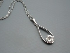 Rudý oválný přívěsek nerez řetízek