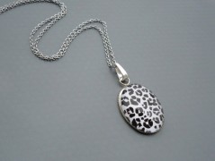 Rudý oválný přívěsek nerez řetízek