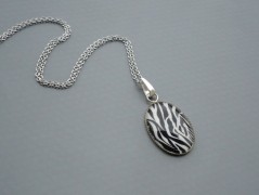 Rudý oválný přívěsek nerez řetízek