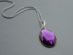 Rudý oválný přívěsek nerez řetízek