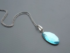 Rudý oválný přívěsek nerez řetízek