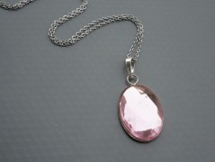 Rudý oválný přívěsek nerez řetízek