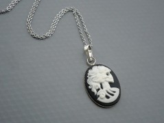 Rudý oválný přívěsek nerez řetízek