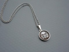 Rudý oválný přívěsek nerez řetízek