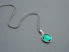 Rudý oválný přívěsek nerez řetízek