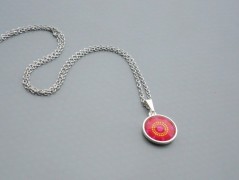 Rudý oválný přívěsek nerez řetízek