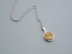 Rudý oválný přívěsek nerez řetízek