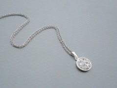 Rudý oválný přívěsek nerez řetízek