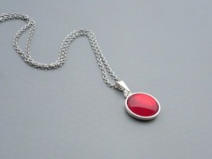 Rudý oválný přívěsek nerez řetízek