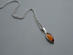 Rudý oválný přívěsek nerez řetízek