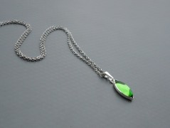 Rudý oválný přívěsek nerez řetízek