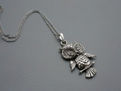 Rudý oválný přívěsek nerez řetízek