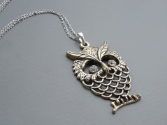 Rudý oválný přívěsek nerez řetízek