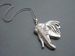 Rudý oválný přívěsek nerez řetízek