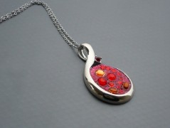 Rudý oválný přívěsek nerez řetízek