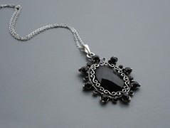 Rudý oválný přívěsek nerez řetízek