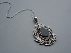 Rudý oválný přívěsek nerez řetízek