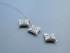 Rudý oválný přívěsek nerez řetízek