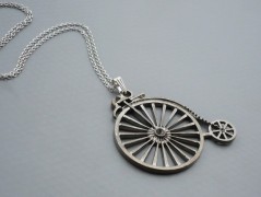 Rudý oválný přívěsek nerez řetízek