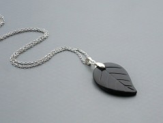 Rudý oválný přívěsek nerez řetízek