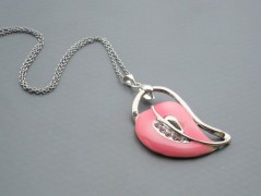 Rudý oválný přívěsek nerez řetízek