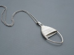 Rudý oválný přívěsek nerez řetízek