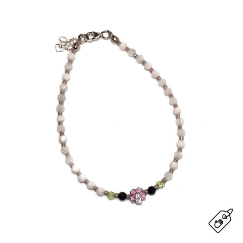 Náramek se stříbrnou květinou 