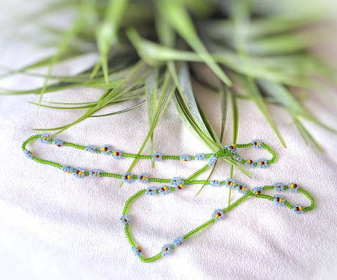 Pomněnková něha - náhrdelník náhrdelník korálky preciosa rokajl něžný jemný korále kvítky pomněnky kytičkový korálkový světle modrá rokajlový pomněnkový náhrdelník z korálků drobounký svěží zeleň 