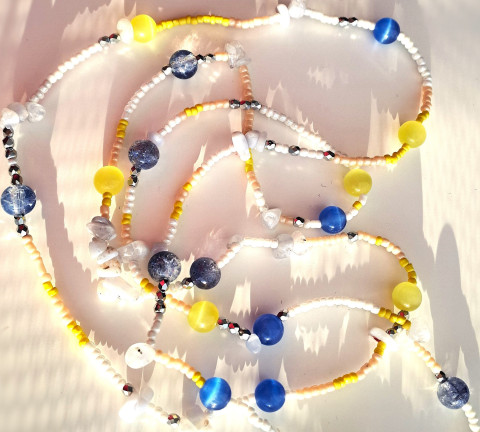 Za rozbřesku - dámský náhrdelník náhrdelník korálky modrá bílá žlutá slunce stříbrná krémová náhrdelníky minerály korále ráno svítání korálkový akvamarín jemnost ulexit kočičí oko rozbřesk jemné odlesky jemné tóny 