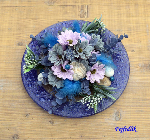 mezi kapkami deště ;-).. voda modrý dekorace originální moře modrá talíř růžová bílá ulity aranžmá laguna do bytu 