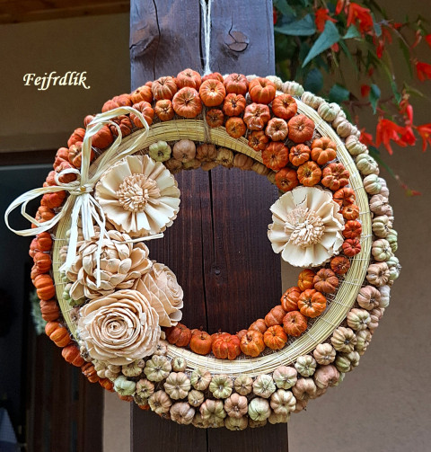 věneček dýňový taneček :) dekorace originální oranžová přírodní věneček béžová podzimní sušené minidýně oranžovobéžová dýnáček 