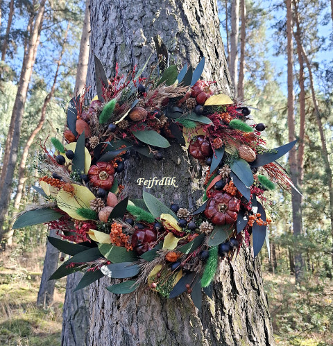 přírodní s černými jeřabinami .. dekorace dýně věnec podzimní na dveře sušené dýňový eukalyptový jeřabinový 