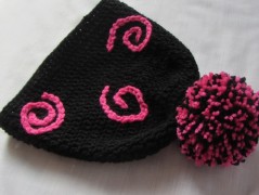 Černý saténový kvítek