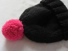 Černý saténový kvítek