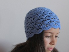 Černý saténový kvítek