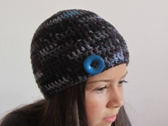 Černý saténový kvítek