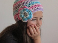 Černý saténový kvítek