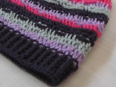 Černý saténový kvítek