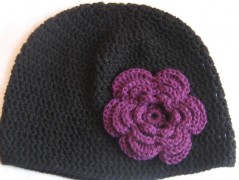 Černý saténový kvítek