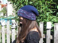 Černý saténový kvítek