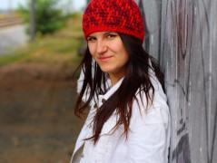 Černý saténový kvítek