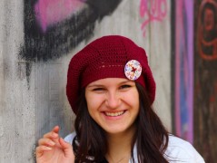 Černý saténový kvítek