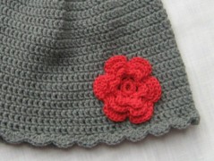 Černý saténový kvítek