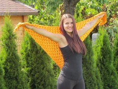 Černý saténový kvítek