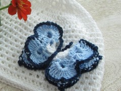 Černý saténový kvítek