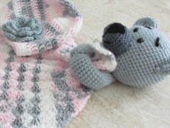 Černý saténový kvítek